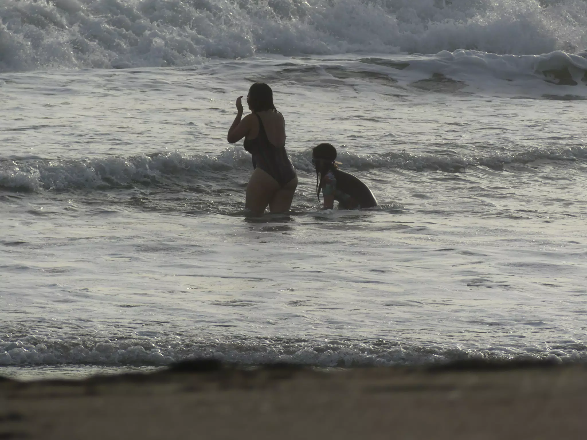 Luciana & Ivonne in the Pacific Ocean
