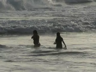 Luciana & Ivonne in the Pacific Ocean