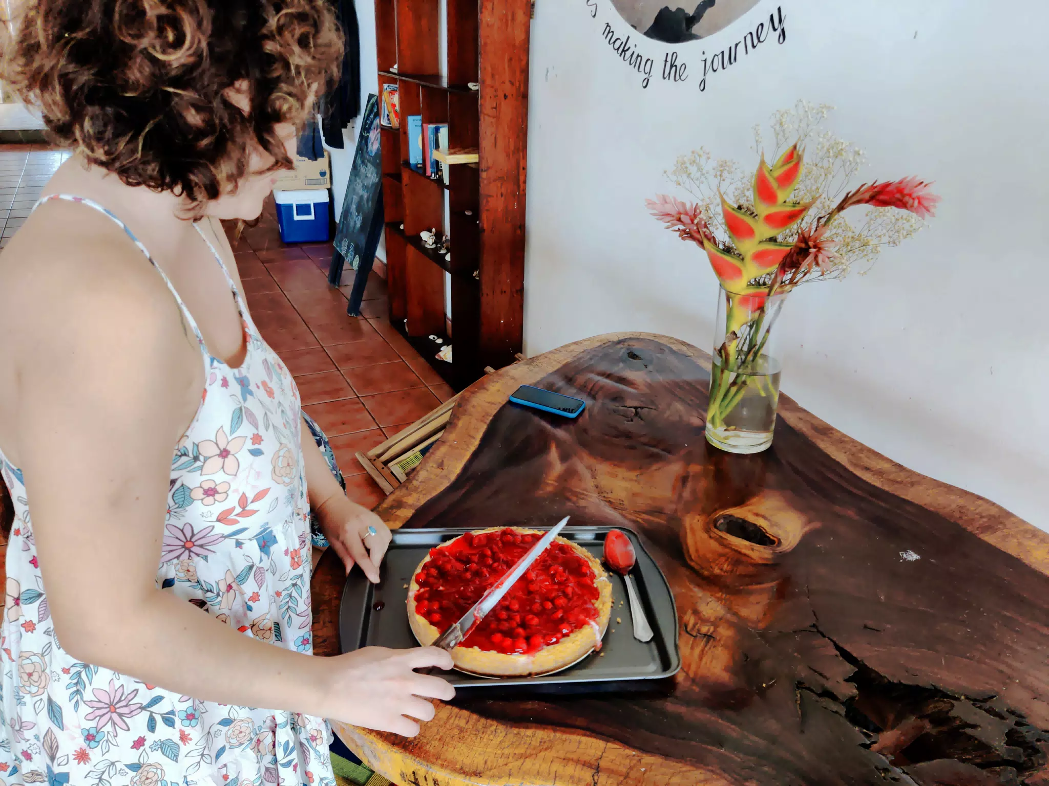 Ivonne Cutting Cheesecake