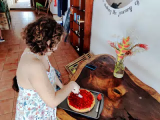 Ivonne Cutting Cheesecake