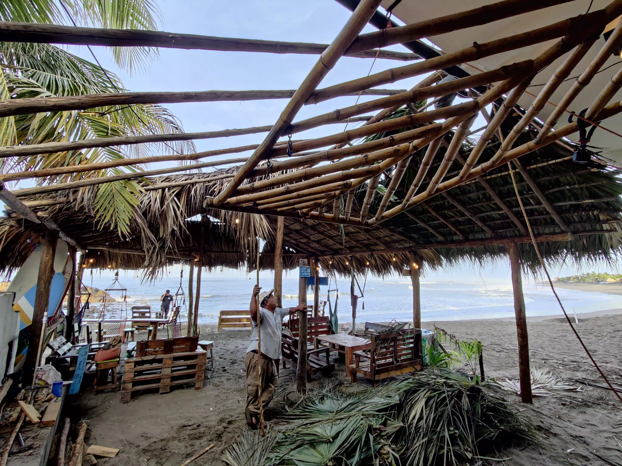 Rancho Roof Construction at the Simple Beach Lodge
