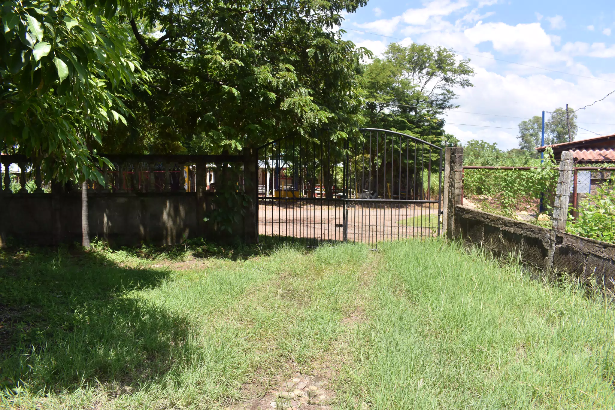 SG: Parking Lot Gate