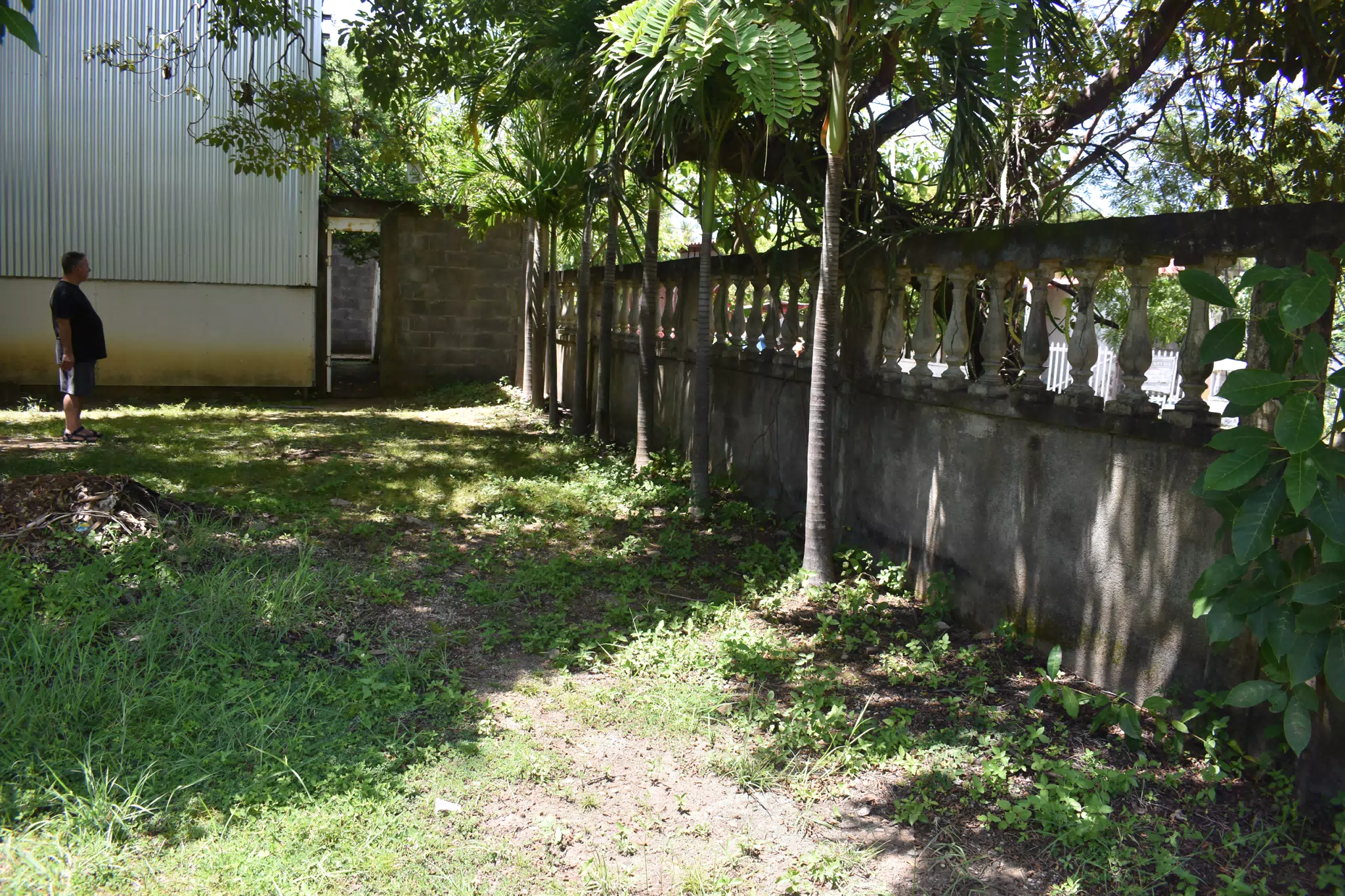SG: Front Wall of Parking Area