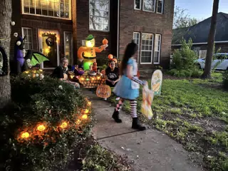 Liesl as Dead Alice Trick or Treating