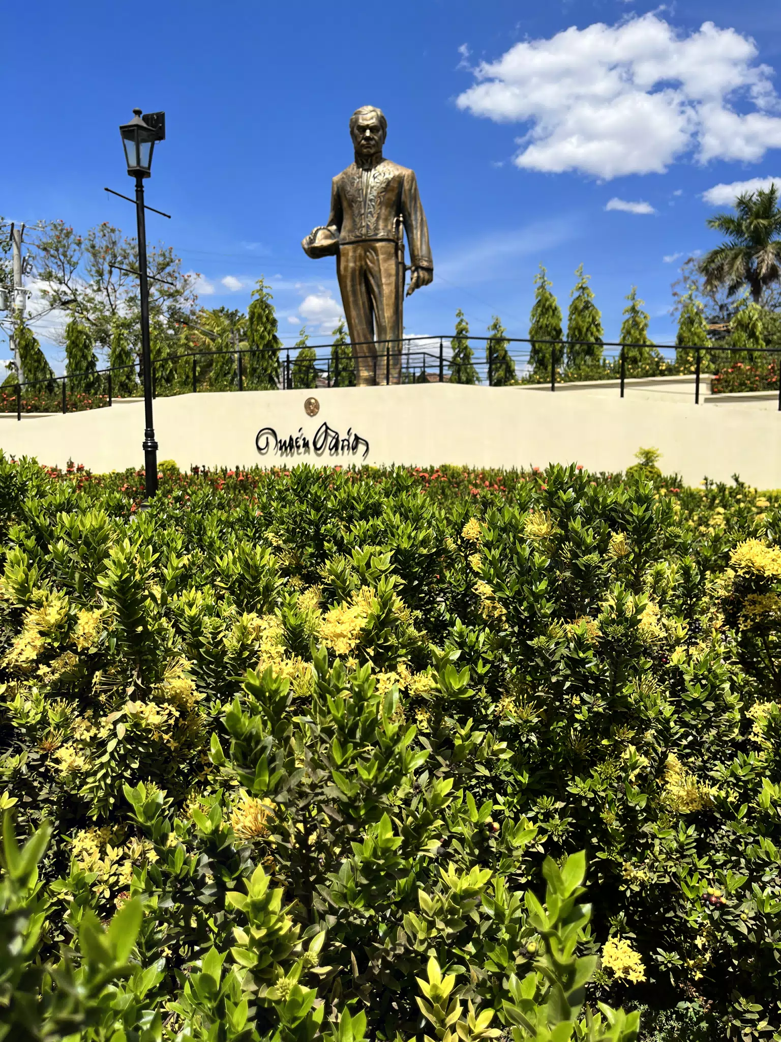 Statue in Ruben Dario Parque