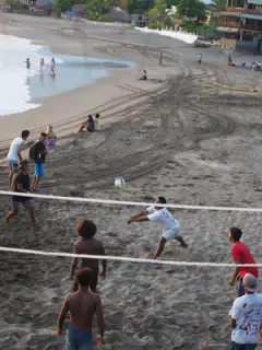 Beach Volleyball in Las Peñitas, Poneloya, Nicaragua at the Simple Beach Lodge