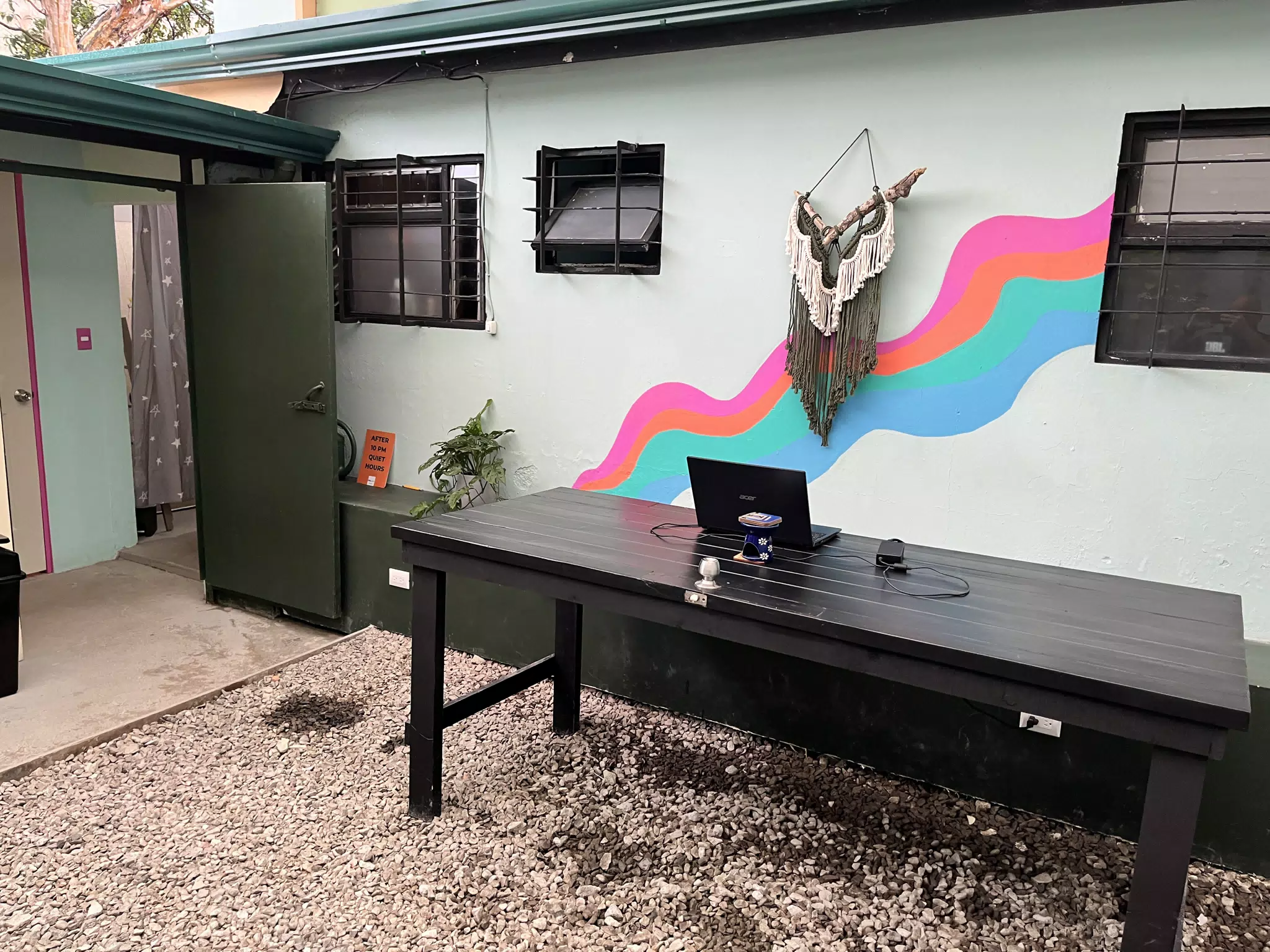 Chill Out Hostel Atrium Work Area | San Jose Costa Rica