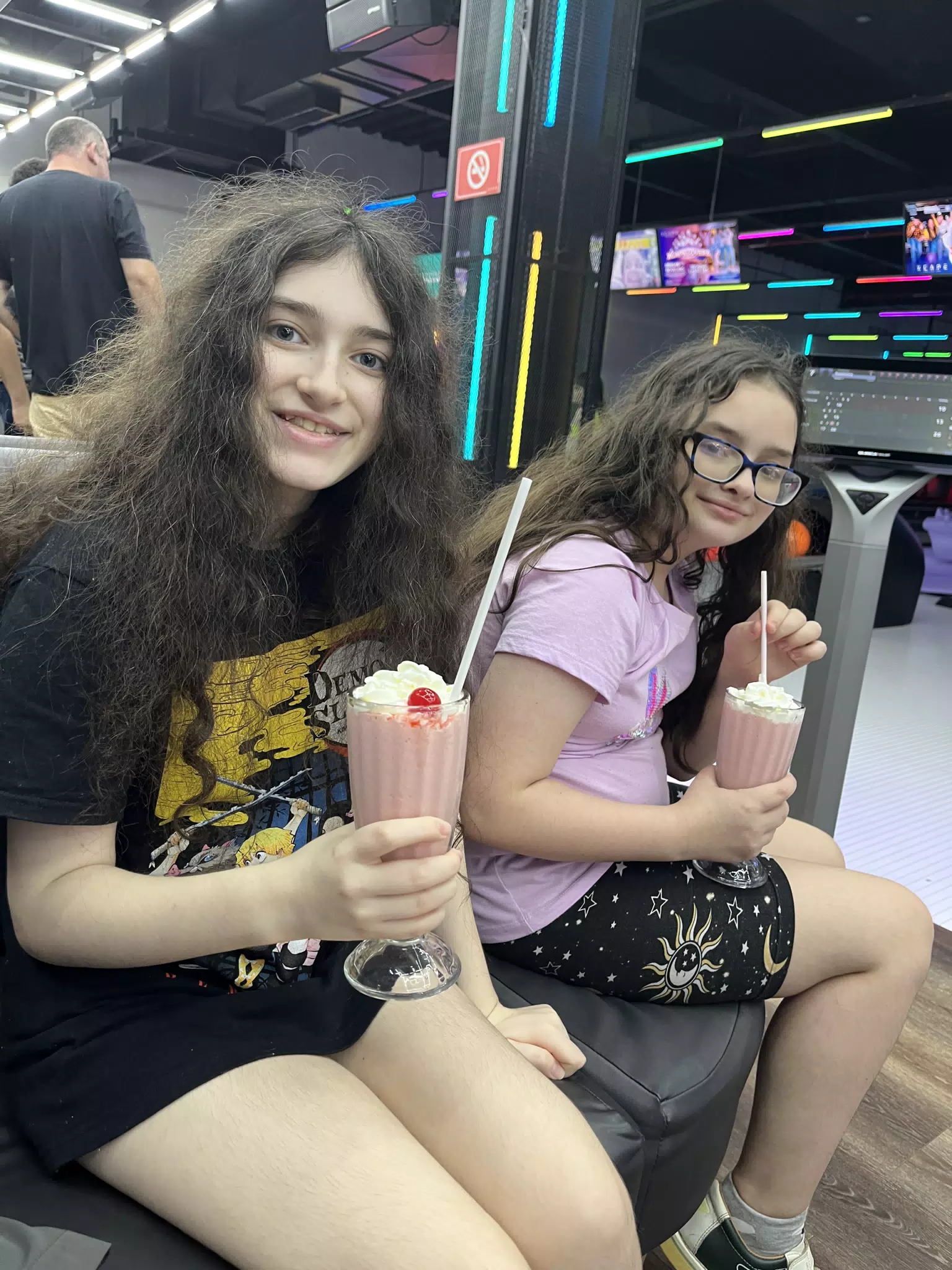 Liesl & Luciana with Smoothies in Managua