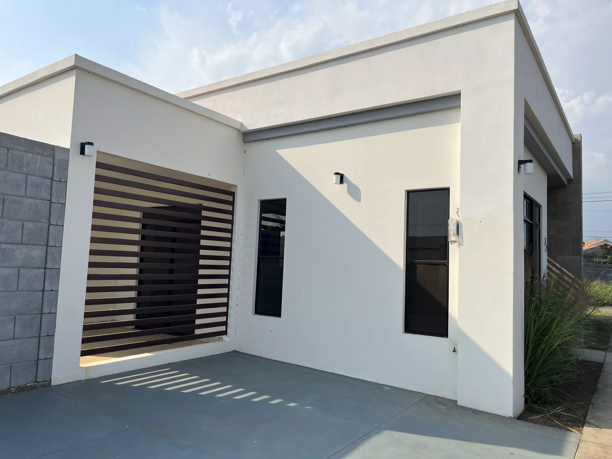 32 San Augustin - Driveway