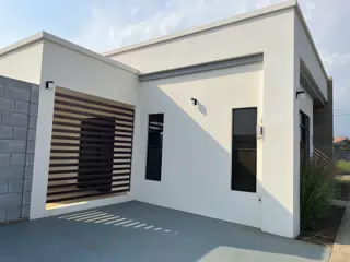 32 San Augustin - Driveway