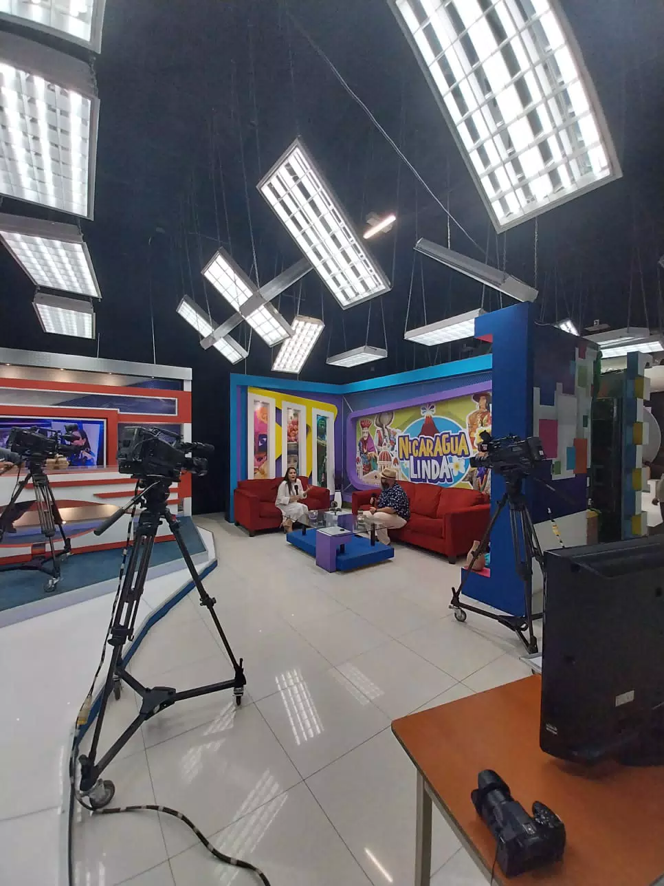 Scott Alan Miller on Nicaragua Linda TV Canal 6