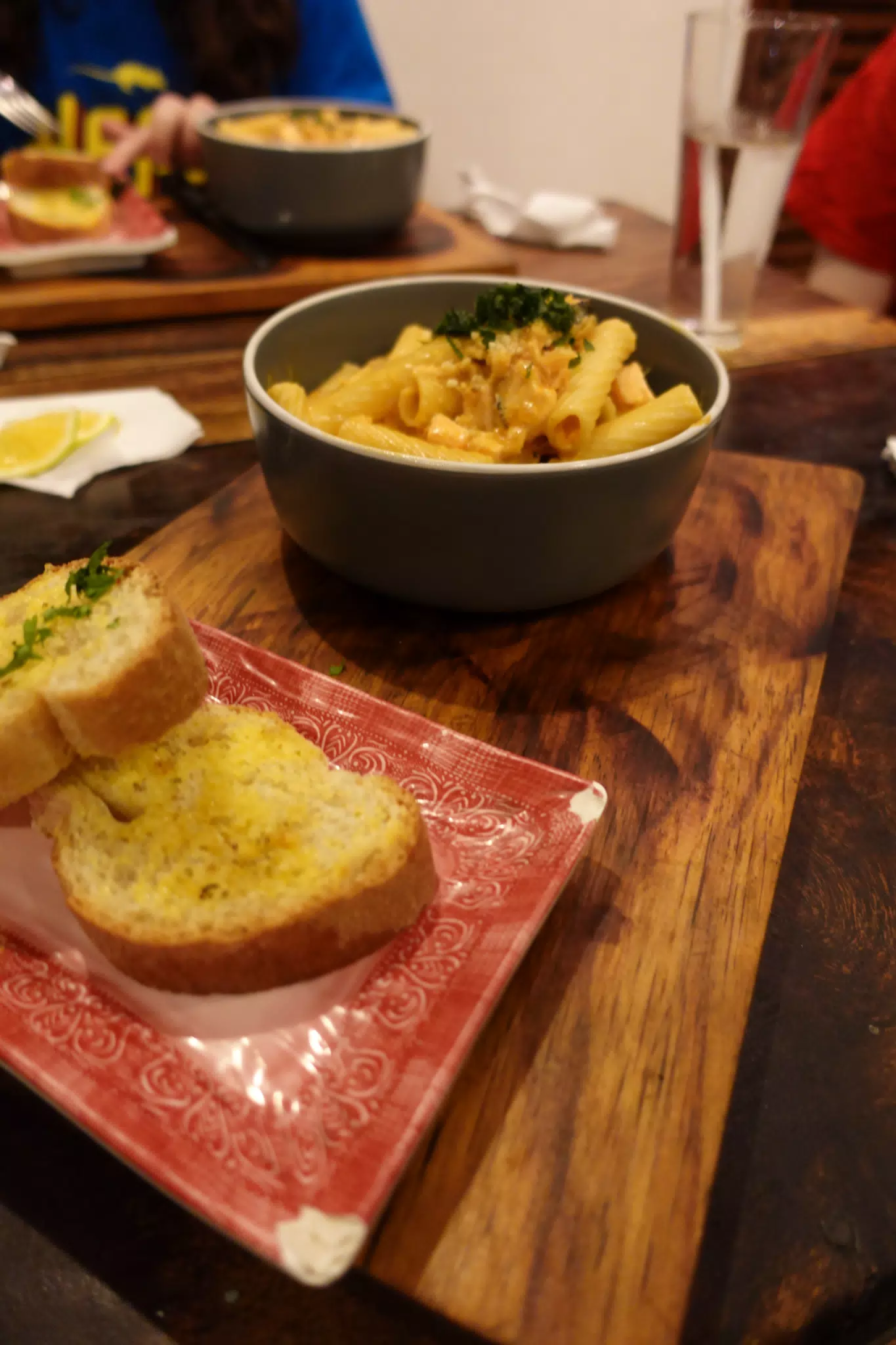 Salmon Pasta with Garlic Bread at SUA León Nicaragua