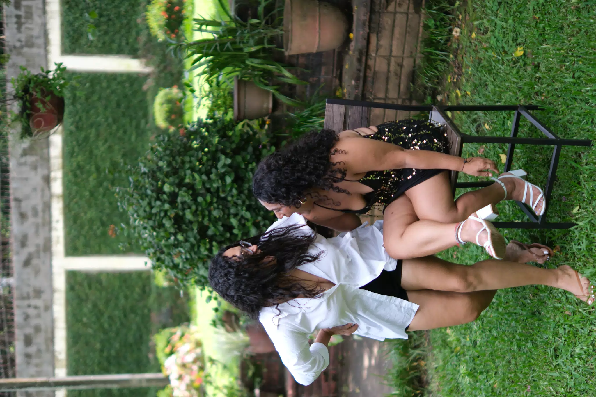 Las Chicas en el Jardin