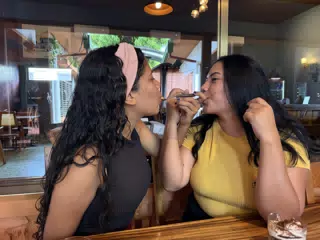 Marilyn & Eva at El Arabe, Masaya