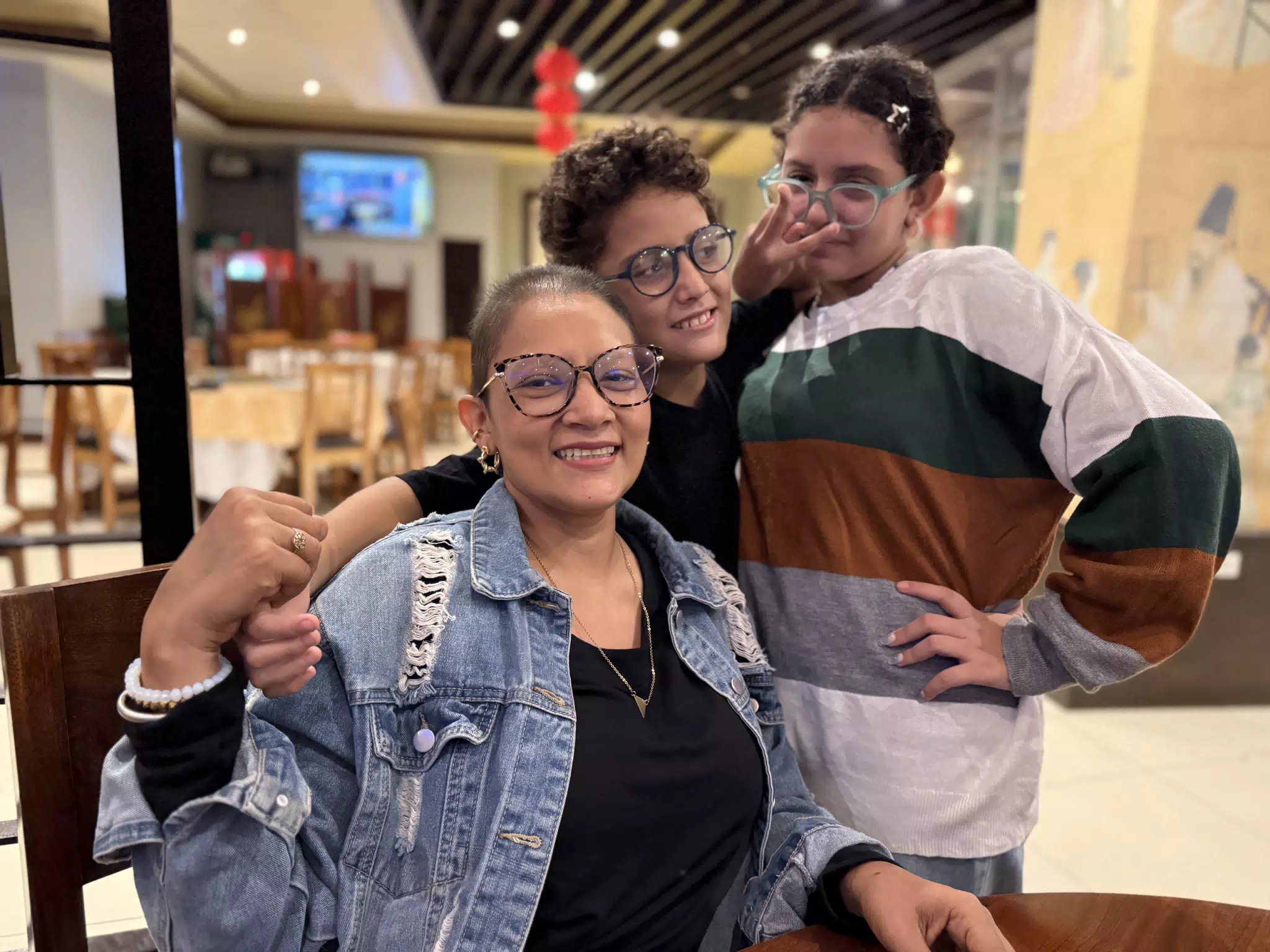 Marcela, Tafari, Valentina in Shanghai Bistro, Managua
