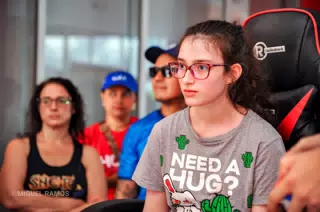 Liesl Competing at the Leon Video Game Festival