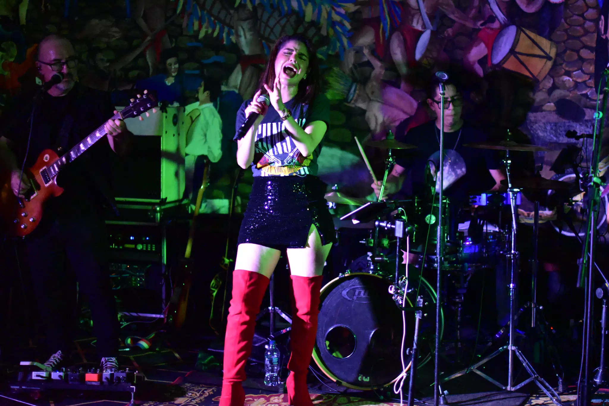 Andrea Hernandez Singing with Mozete at Via Via Leon