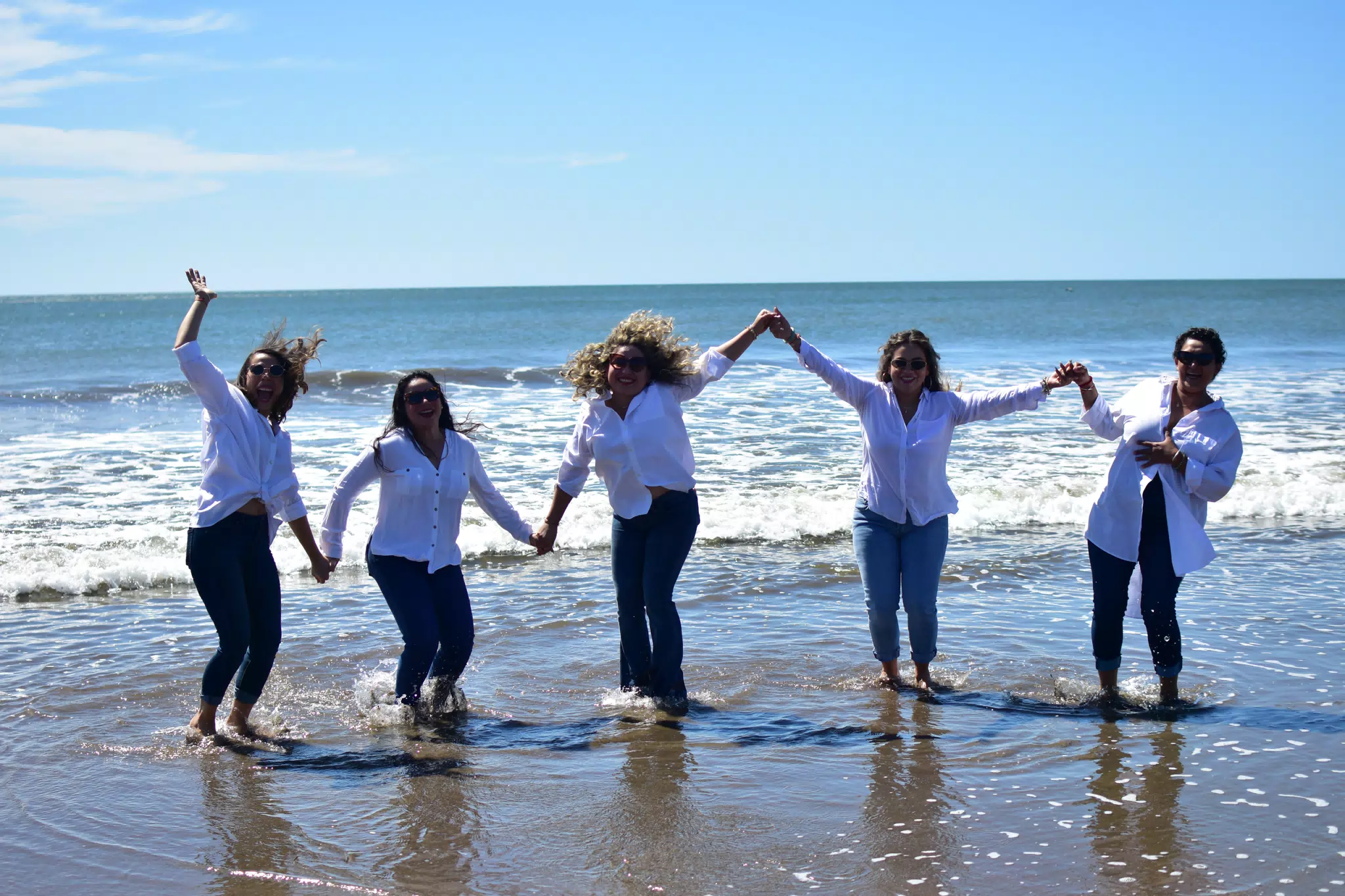 Chicas in the Ocean