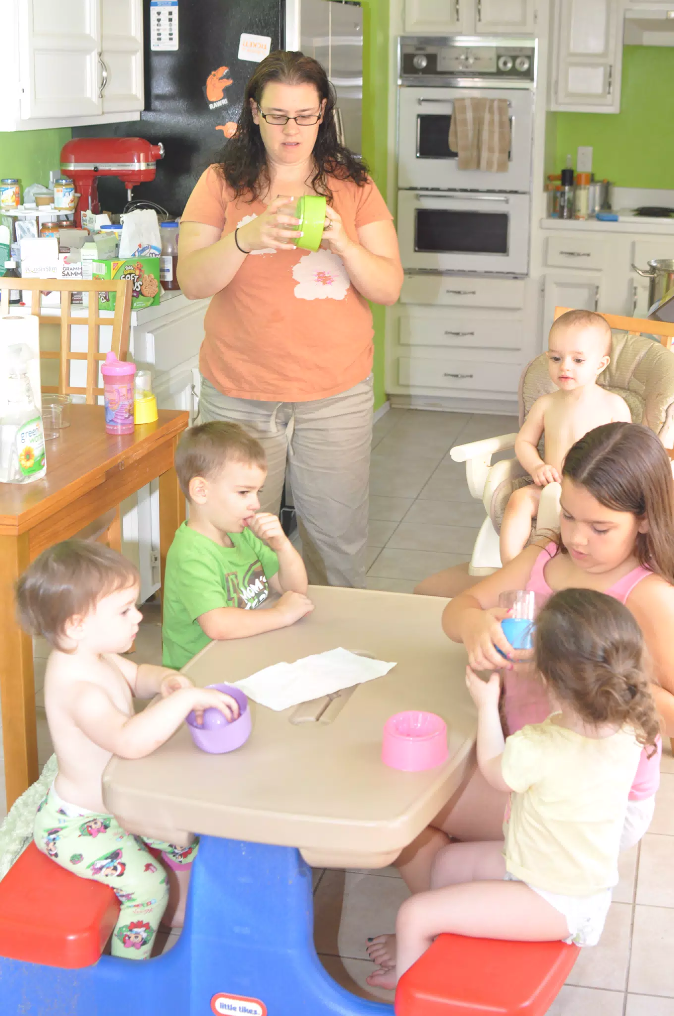 Francesca Testing the No Spill Egg Colouring Kit