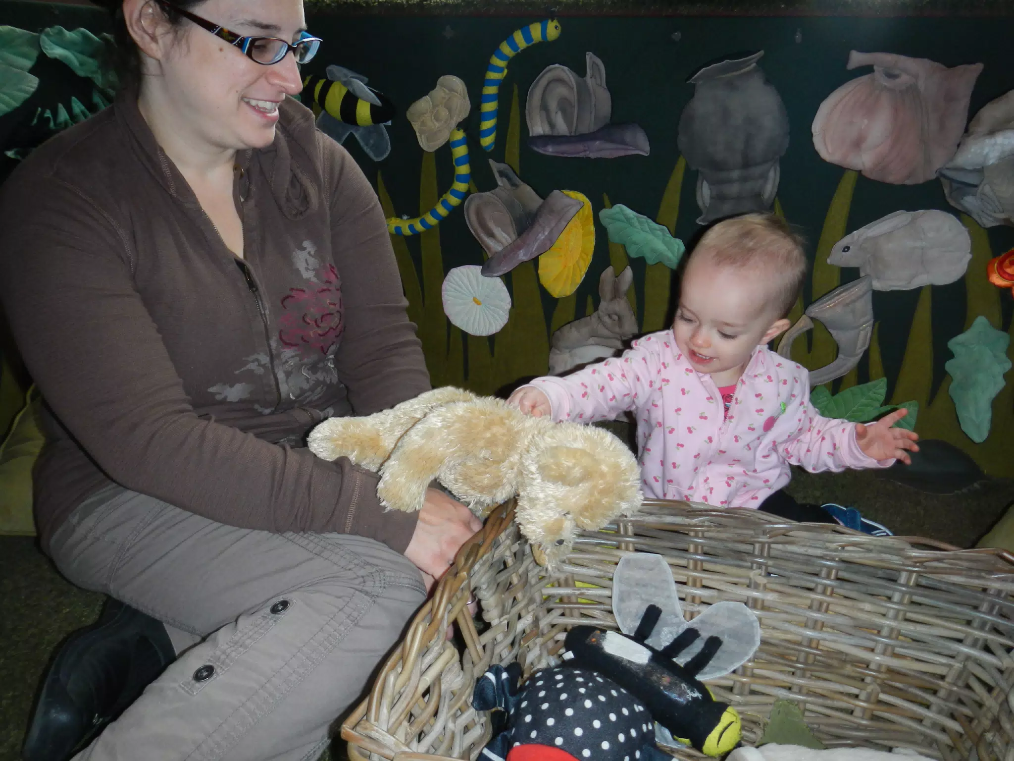 Dominica Playing with Luciana at Nottingham Castle