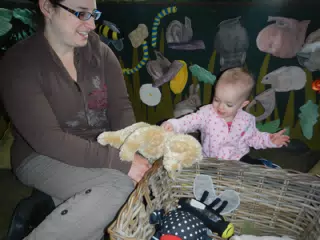 Dominica Playing with Luciana at Nottingham Castle
