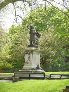 Statue at Nottingham Castle