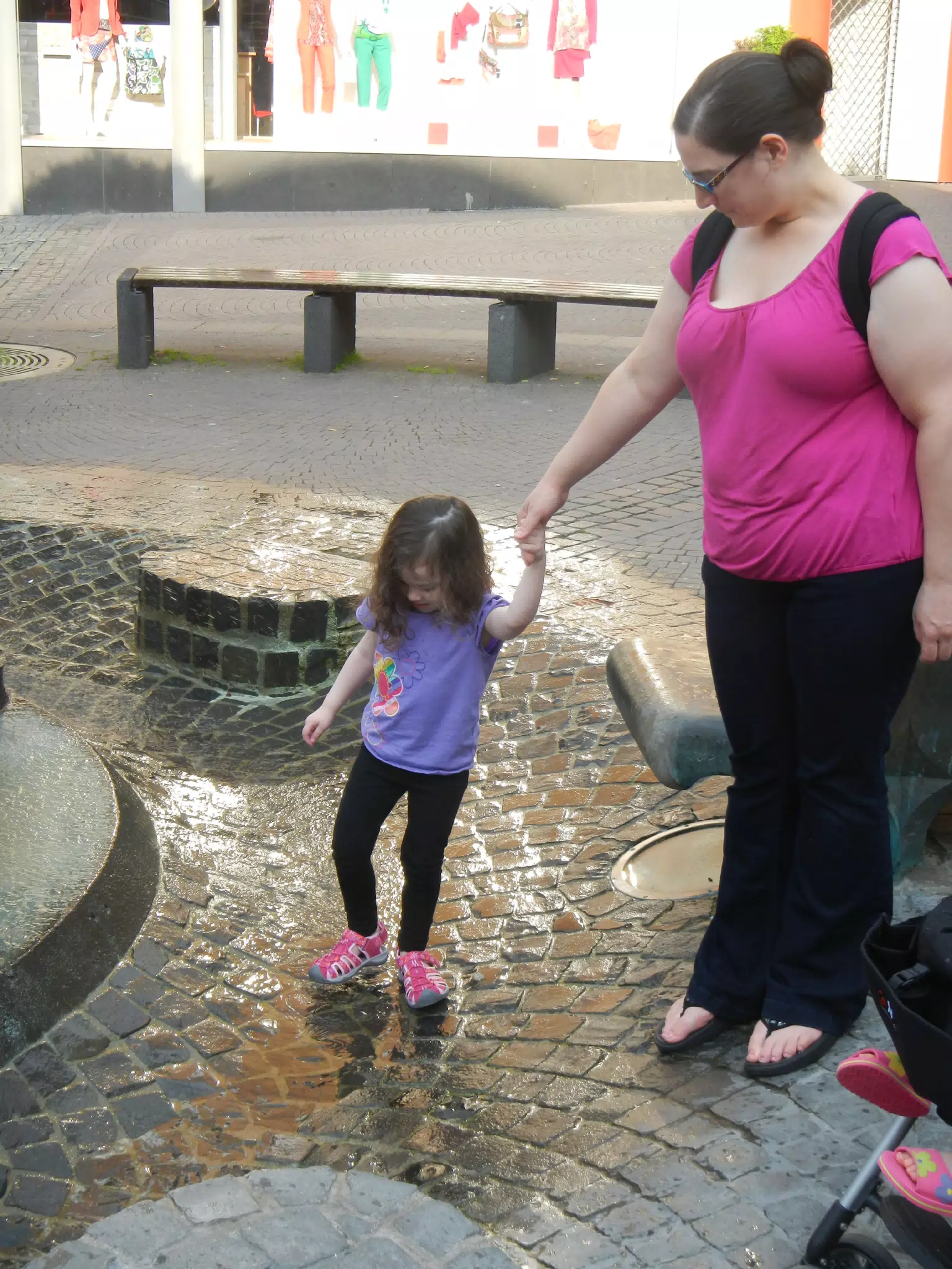 Liesl and Dominica in the Boppard Markt Fountain