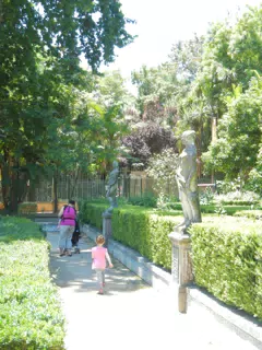 Liesl and Dominica in the Lisbon Zoo Gardens