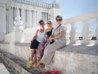 Dominica, Francesca & Emily at the Cathedral of Leon