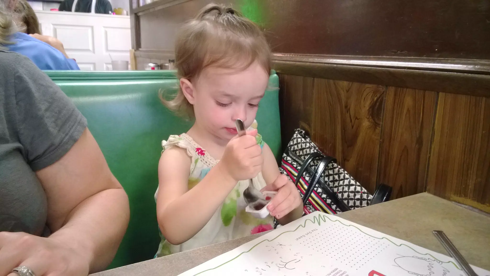  Luciana Eating Jelly
